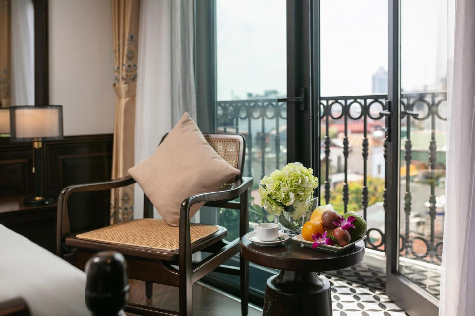 May De Ville Crown Hotel ฮานอย ภายนอก รูปภาพ Deluxe Suite