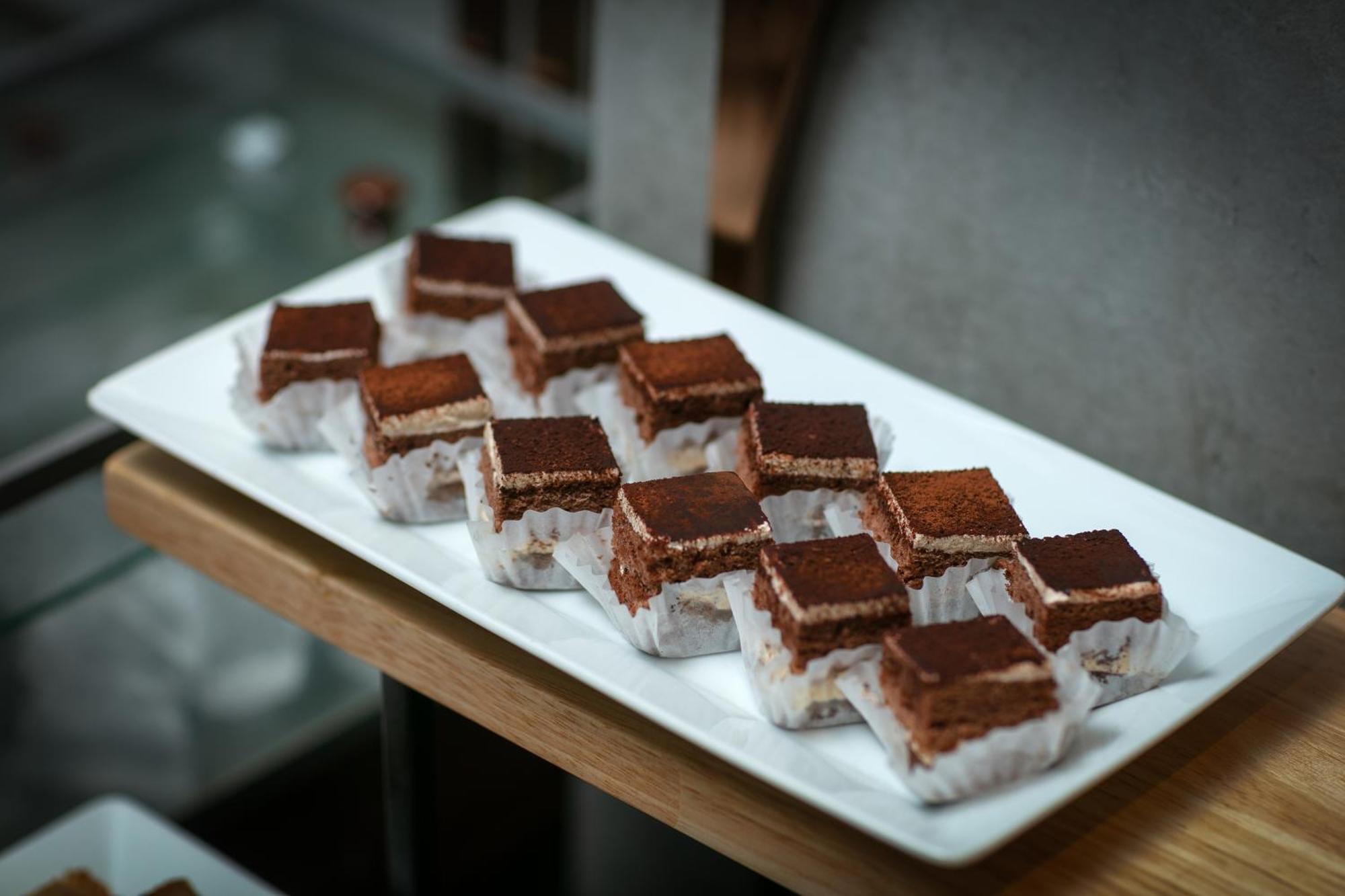 May De Ville Crown Hotel ฮานอย ภายนอก รูปภาพ Tiramisu