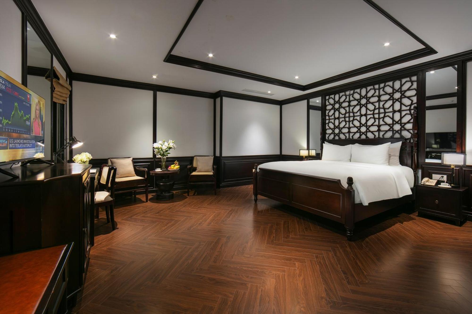 May De Ville Crown Hotel ฮานอย ภายนอก รูปภาพ Suite
