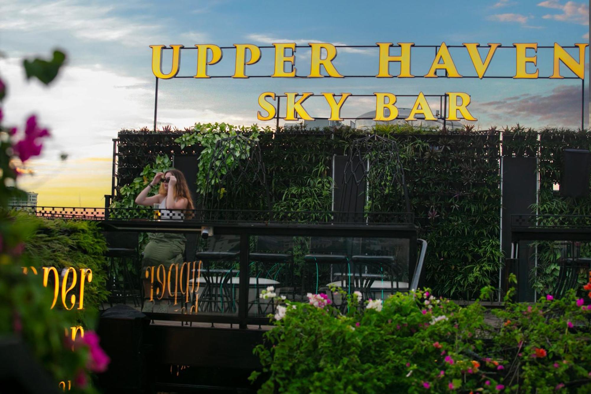 May De Ville Crown Hotel ฮานอย ภายนอก รูปภาพ Upper Haven Sky Bar